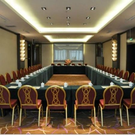 Inzone Garland Hotel Цзинань Бизнес фото